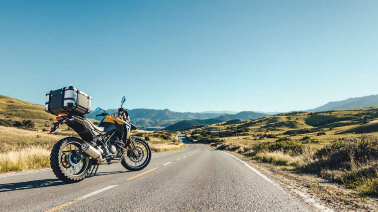 découvrez nos conseils pratiques pour bien charger votre moto et partir serein lors de vos longs voyages. astuces, équipements essentiels et sécurité au rendez-vous.