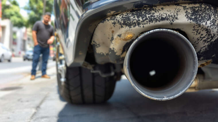 découvrez les sanctions et amendes applicables en cas de défaut de chicane ou d'utilisation d'un pot d'échappement trop bruyant, et comment les éviter.